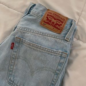 levi’s • straight leg jeans • size 24